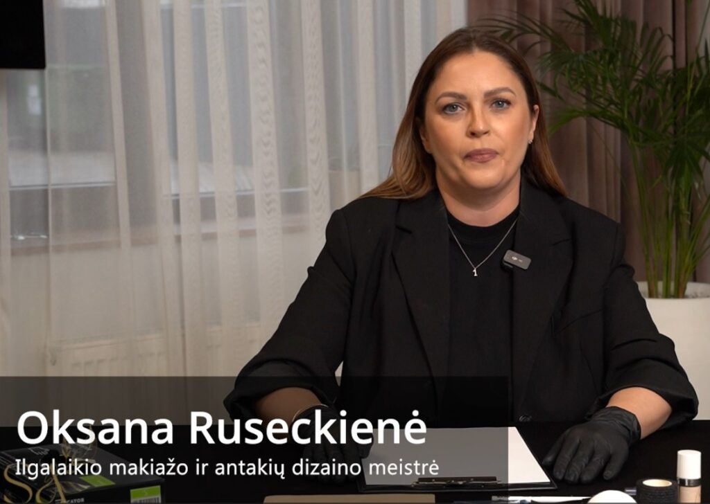 ,,Hair stroke” antakių plaukelių technika ant lapo ir latekso