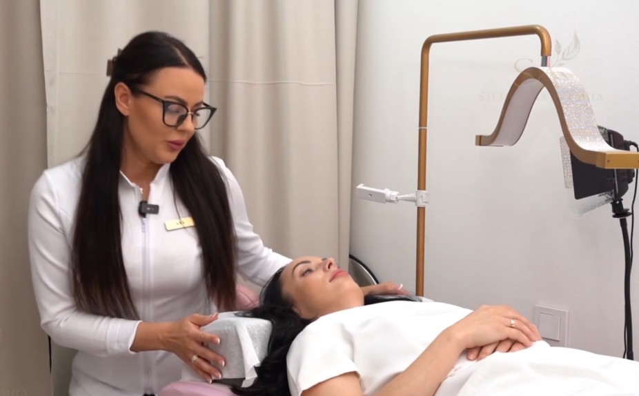 How to properly film eyelash extensions with the phone.